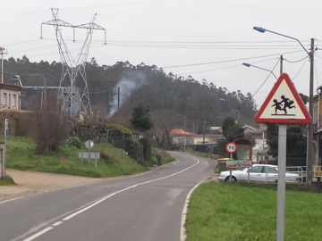 estrada AC400 en Celas, nas proximidades da escola unitaria
