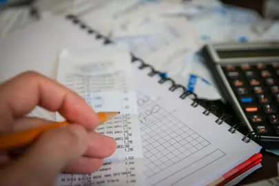 writing-hand-money-business-save-calculator-1109928-pxhere.com