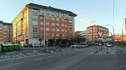Cruce da Avenida de Almeiras con Pablo Picasso no Burgo