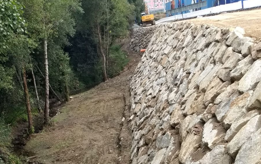 Río Trabe - obra muro contención