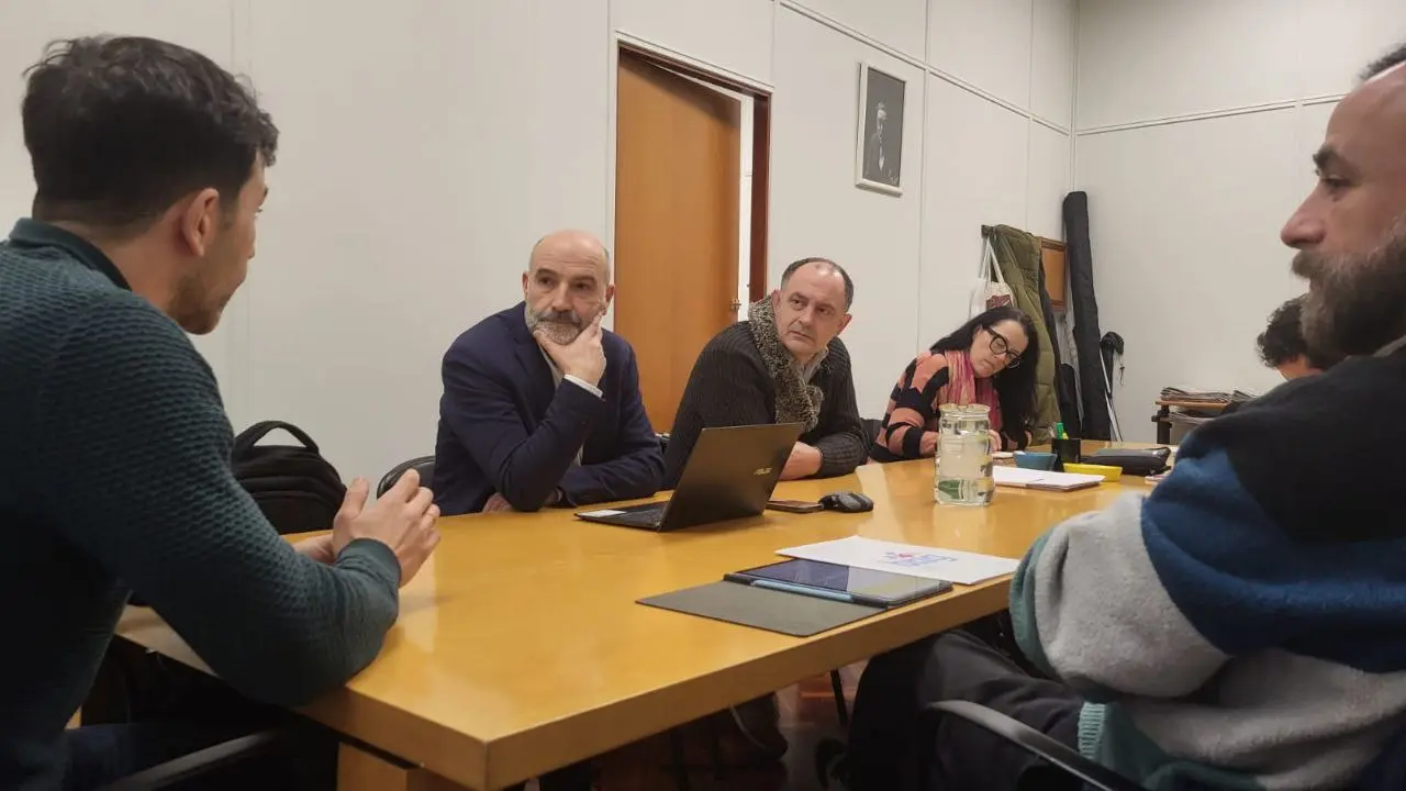 Representantes do BNG no Congreso, no Parlamento e nos Concellos de Culleredo e A Coru&ntilde;a reunidos con traballadores da torre de control de Alvedro.