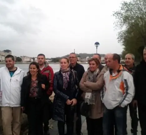 Acto na R&iacute;a do Burgo con Ana Miranda e os mariscadores