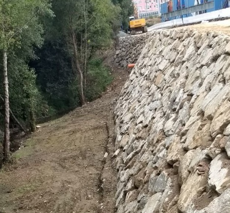 R&iacute;o Trabe - obra muro contenci&oacute;n