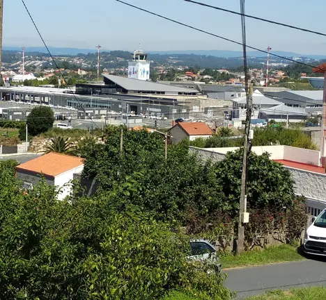 Terminal do Aeroporto desde O Bosque