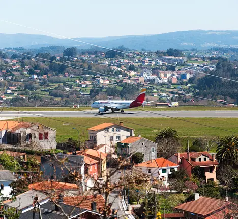 Aeroporto de Albedro desde o Monte de San Miguel