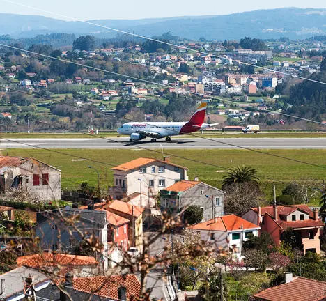 Aeroporto de Albedro desde o Monte de San Miguel